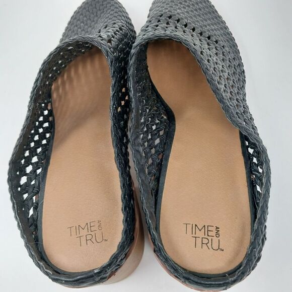 NWOT.  BLACK OPEN WEAVE HEELED CLOGS. SIZE 11 WOMEN'S. - Picture 2 of 11